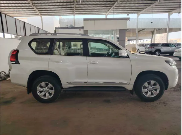 Car image 4