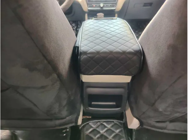 Car image 37