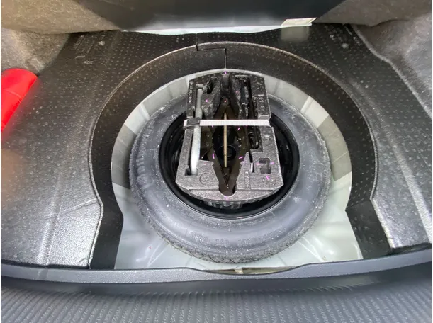 Car image 24