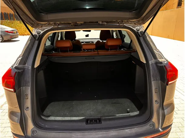 Car image 24