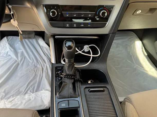 Car image 16