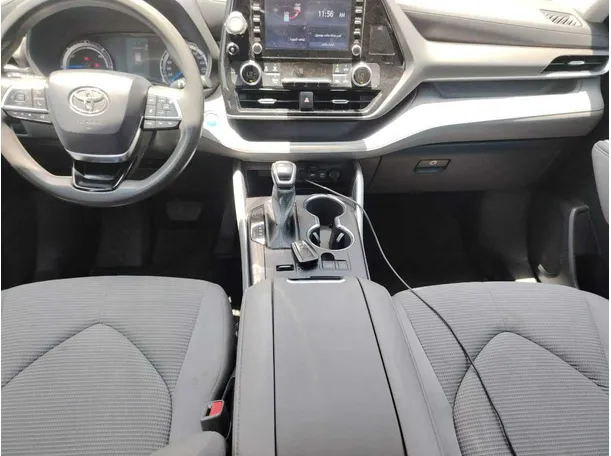 Car image 24