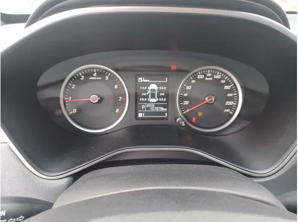Car image 19
