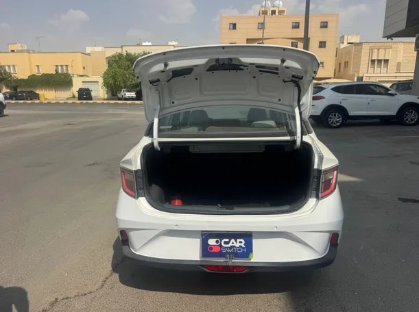 Car image 19
