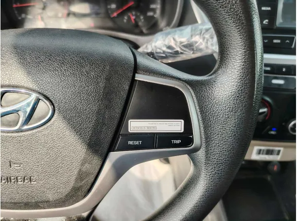 Car image 34