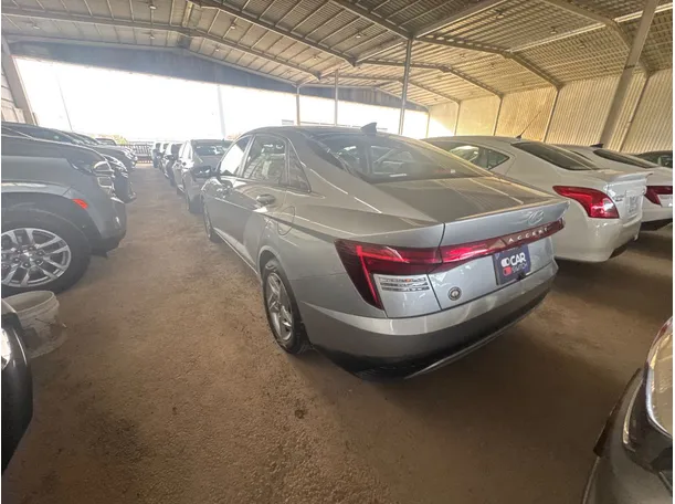 Car image 4