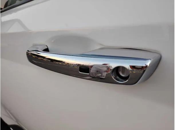 Car image 28