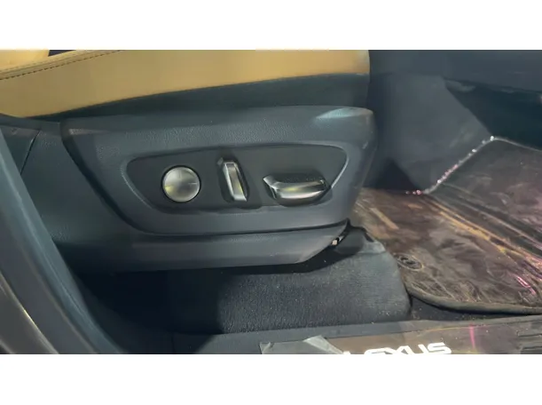 Car image 27