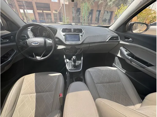 Car image 15