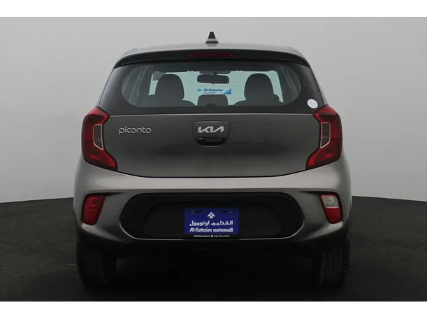 Car image 12