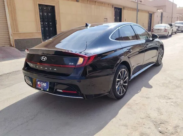 Car image 5
