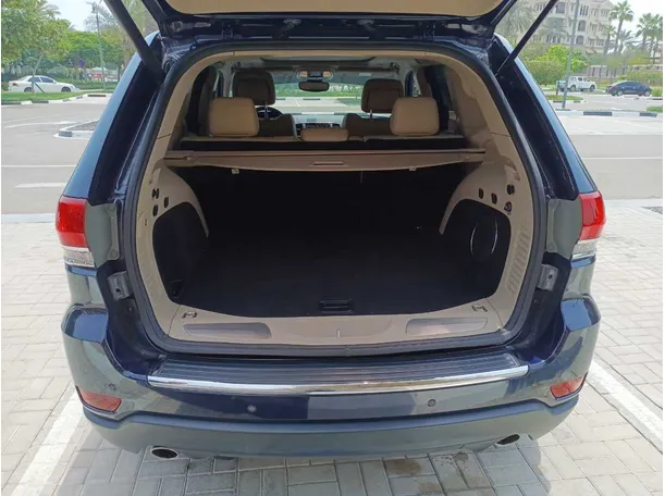 Car image 19