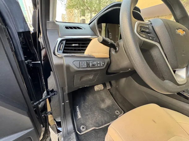 Car image 25