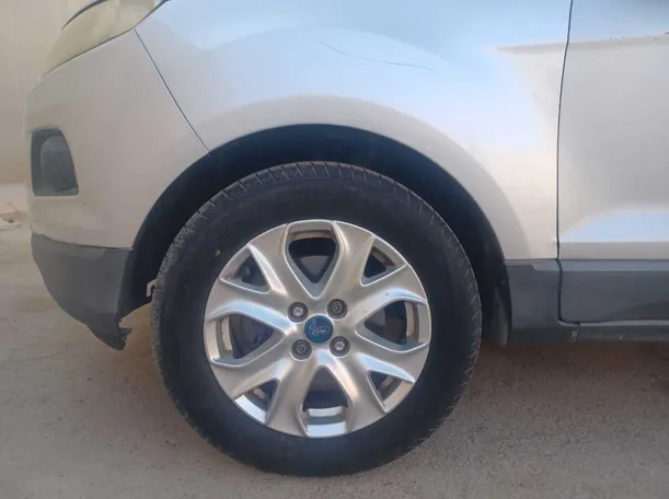 Car image 9
