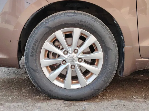 Car image 10