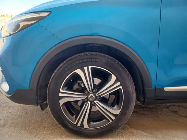 Car image 9
