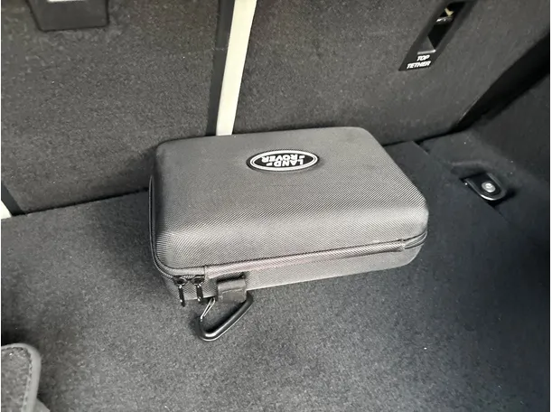 Car image 26