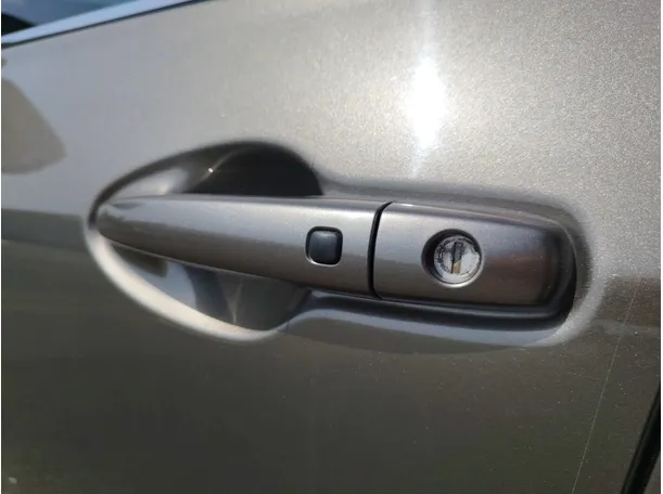 Car image 26