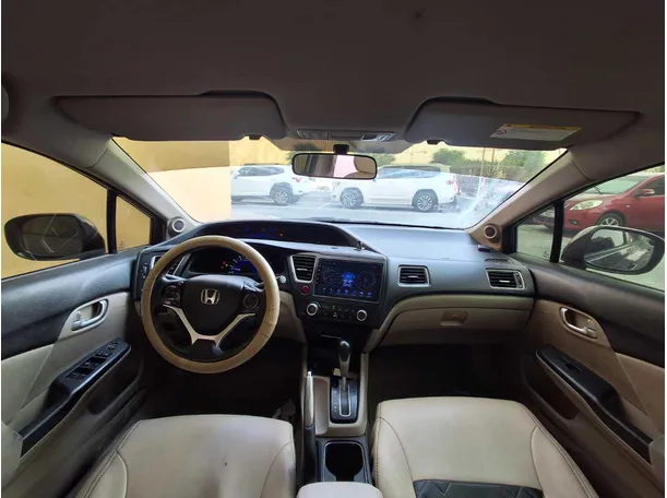 Car image 18