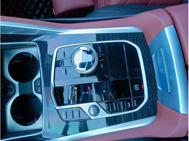 Car image 28