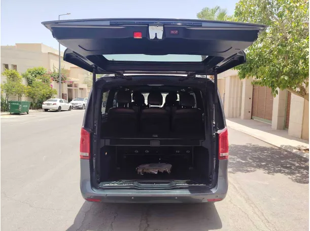 Car image 25