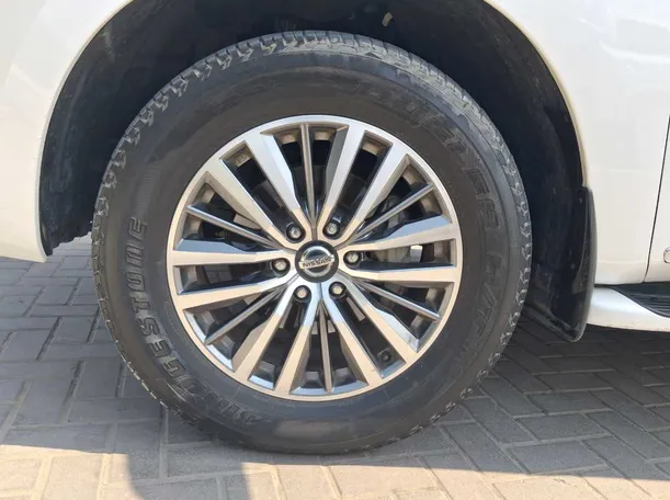 Car image 9