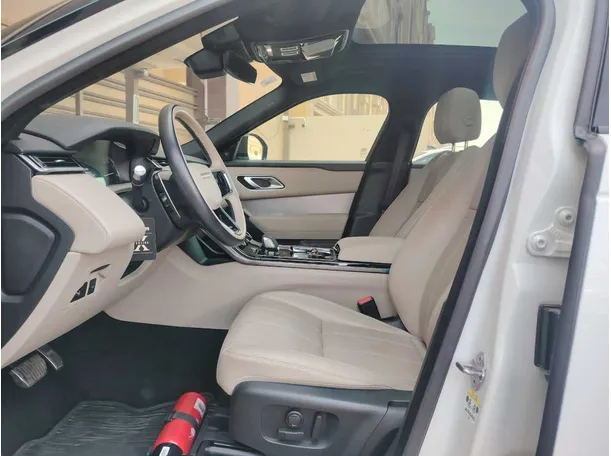 Car image 16