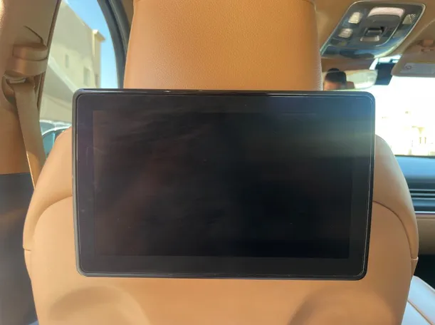 Car image 24