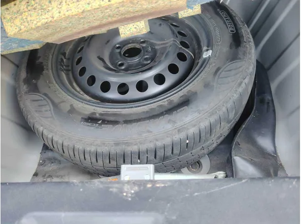 Car image 36