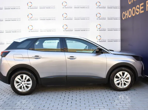 Car image 9