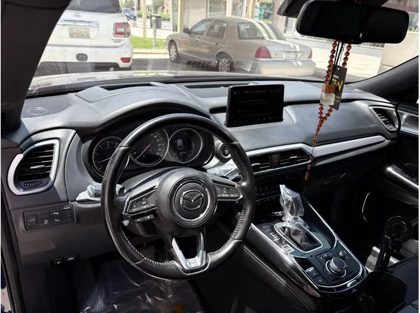 Car image 14