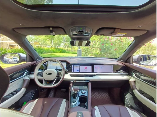 Car image 14
