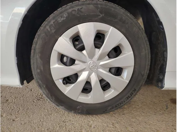 Car image 9