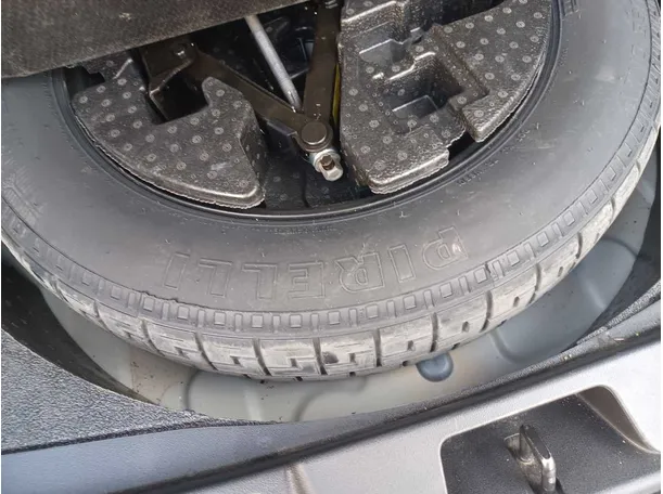 Car image 22