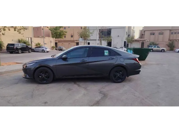 Car image 8