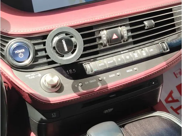 Car image 32