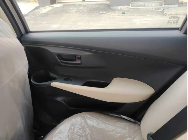 Car image 32