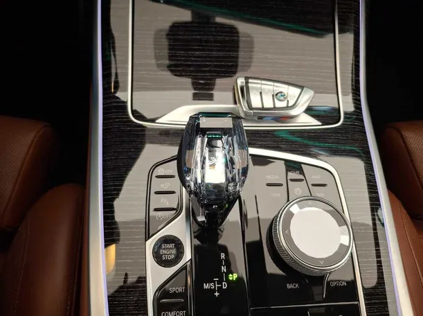 Car image 17
