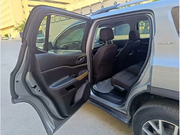Car image 26