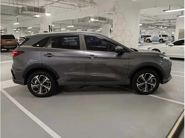 Car image 8