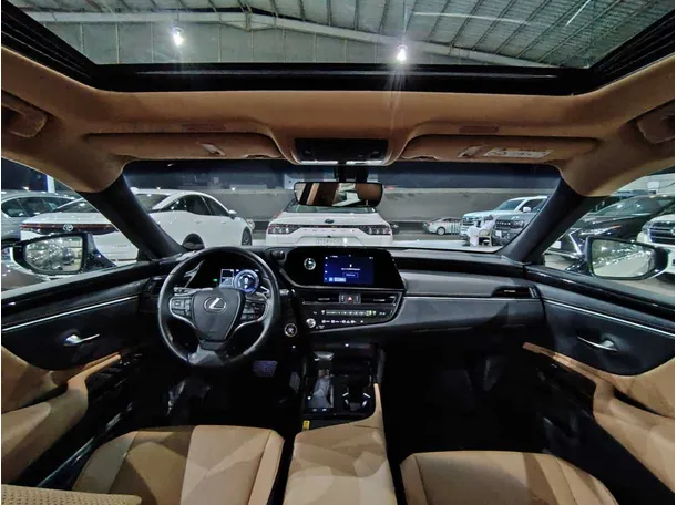 Car image 21