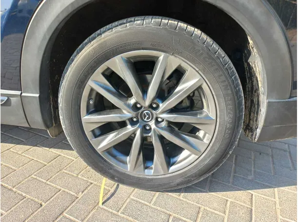 Car image 9