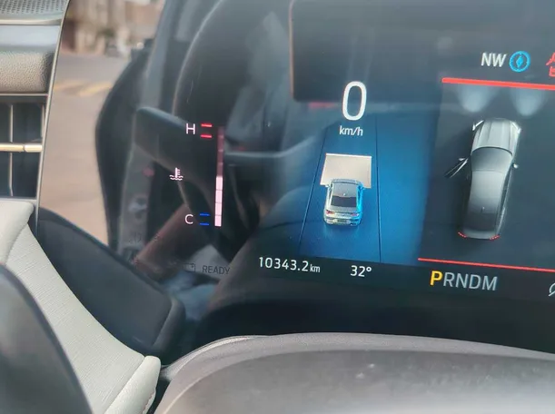 Car image 20