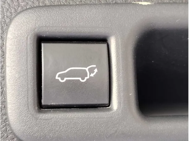 Car image 32