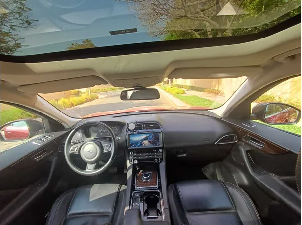 Car image 14