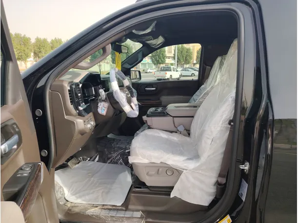 Car image 13