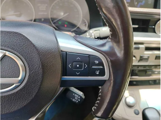 Car image 40