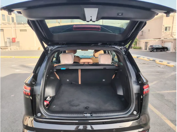 Car image 24