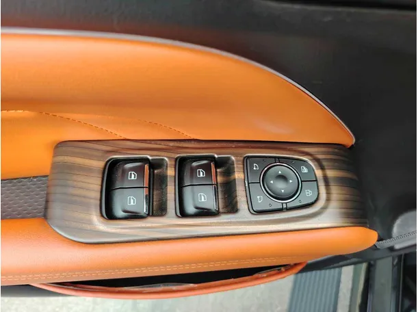 Car image 40