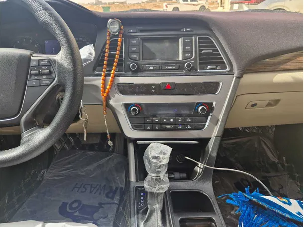 Car image 18